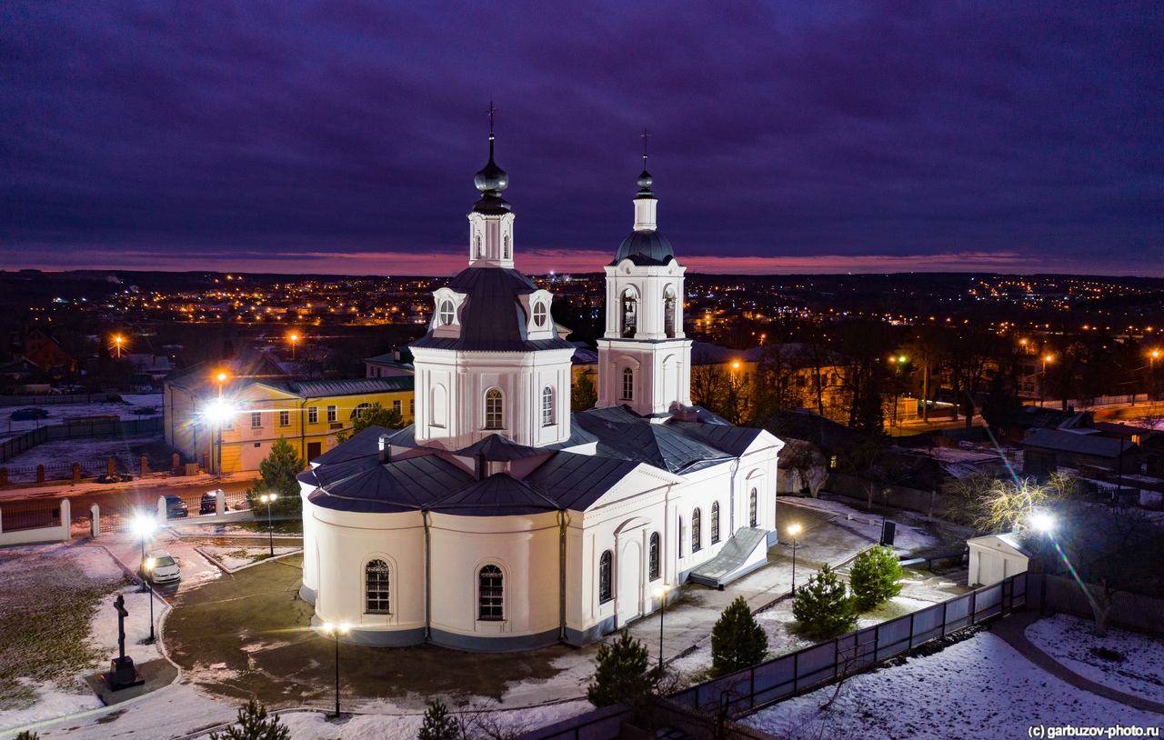 Никольская церковь ночью.